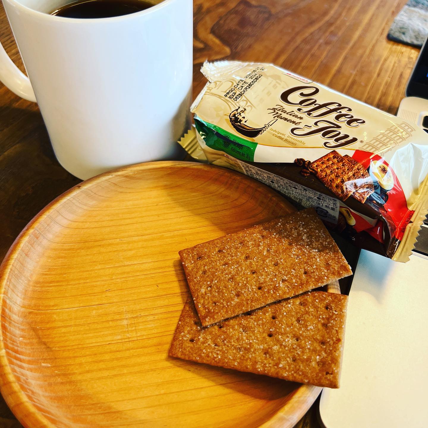 コーヒーの香りが美味しいインドネシアの極薄ビスケット「コーヒー