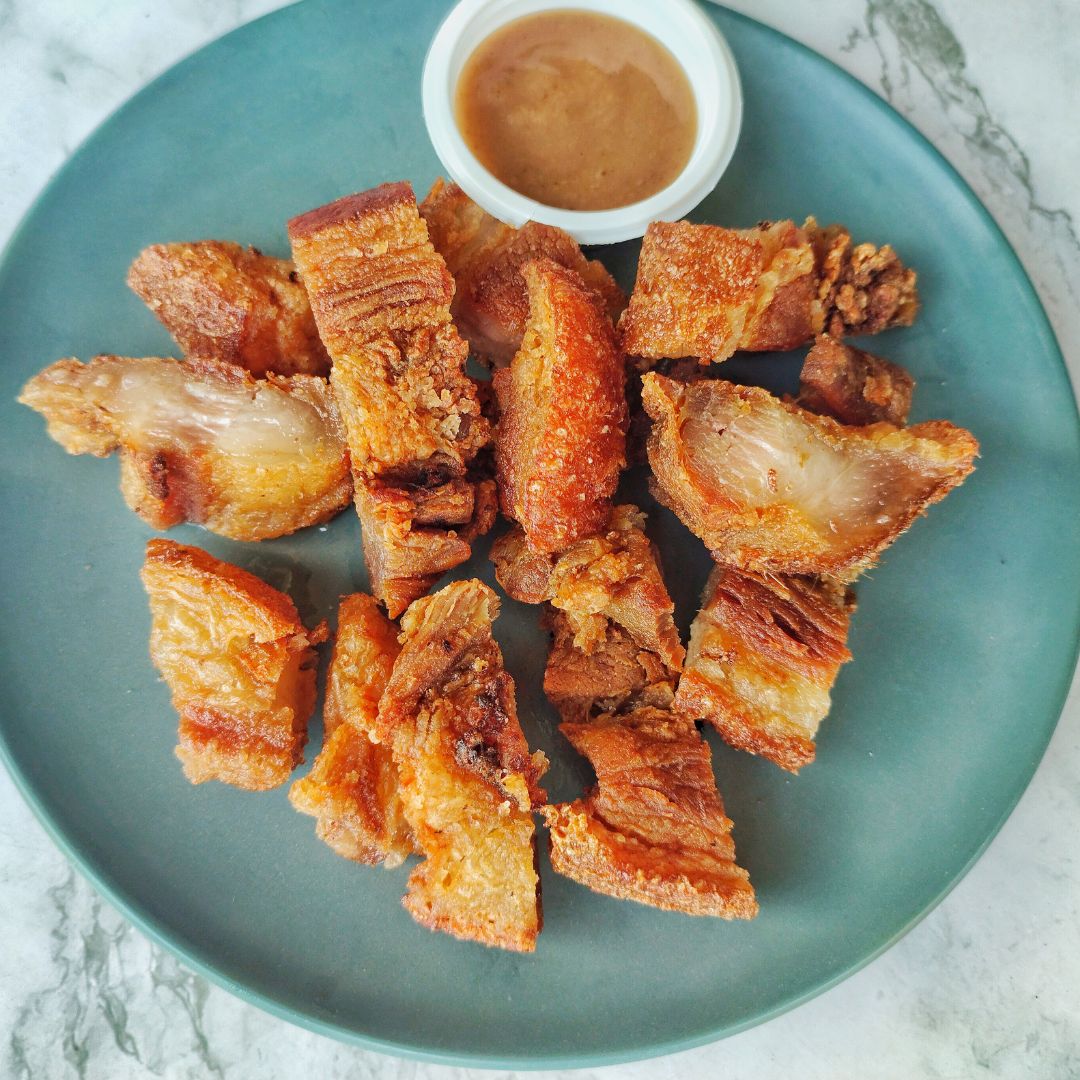 レチョン・カワリ（フィリピン揚げ豚バラ）