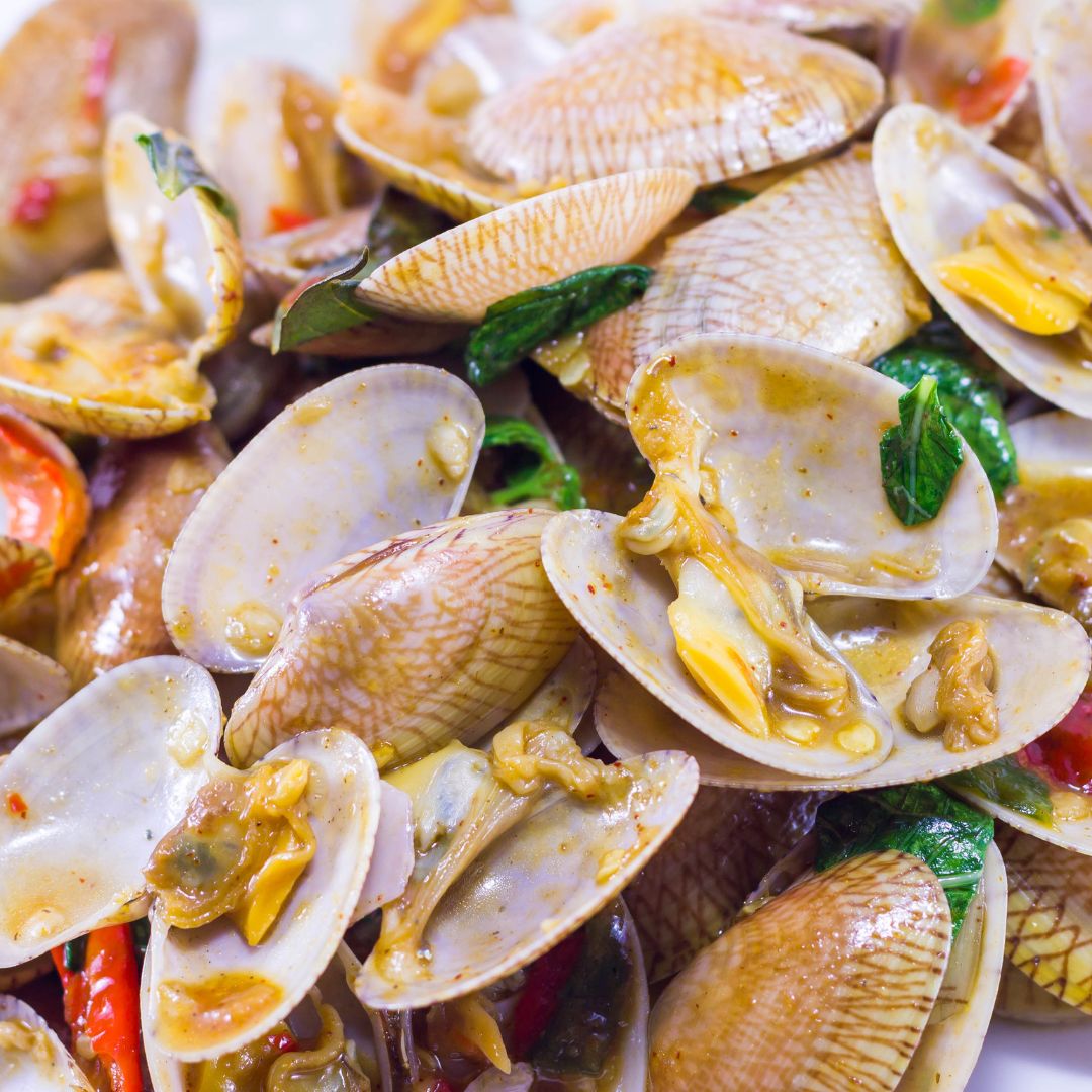 ホイラーイパットナムプリックパオ（あさりとバジル炒め）