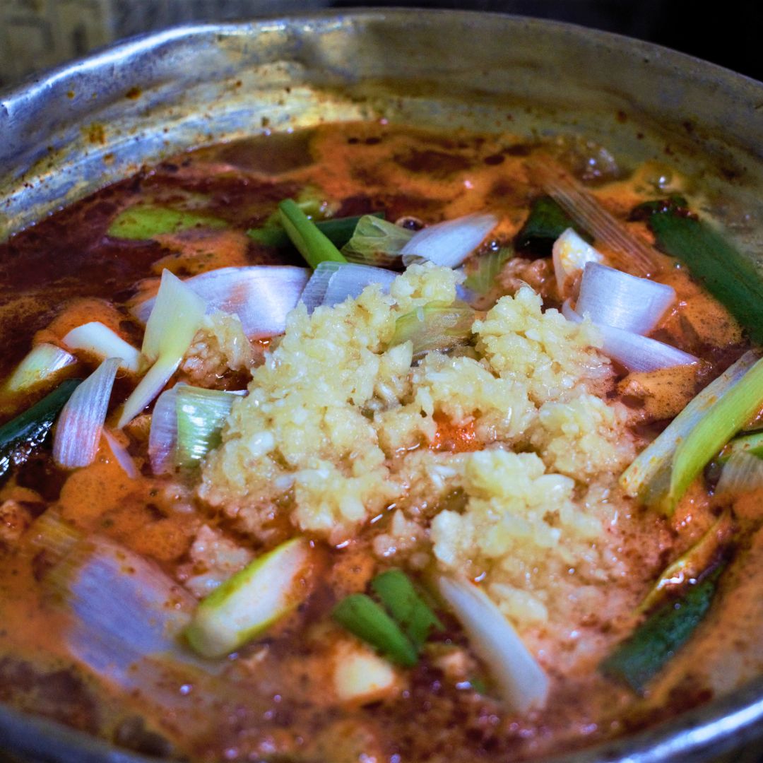 スパイシー鶏肉の韓国風煮込み（タッポックムタン）