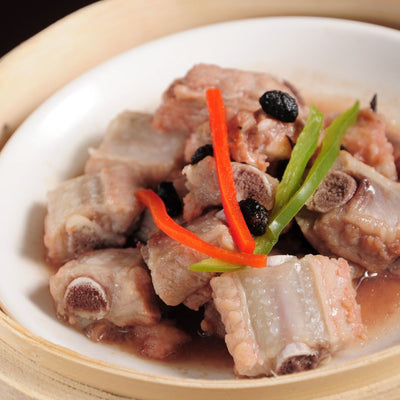 蒸しスペアリブの黒豆ソース（豉汁蒸排骨）